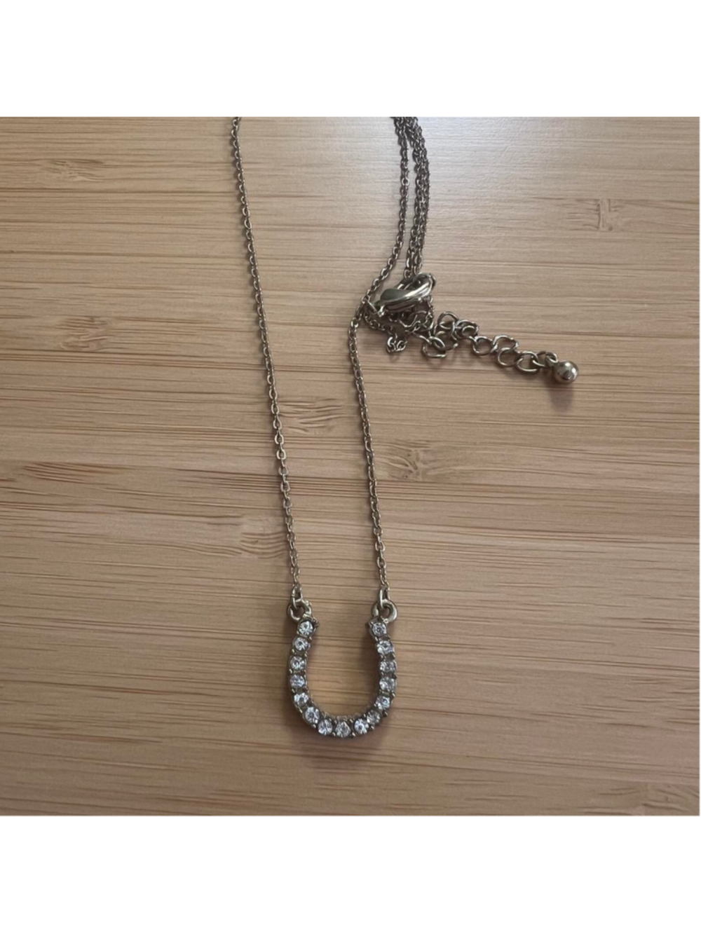 Gold horseshoe necklace